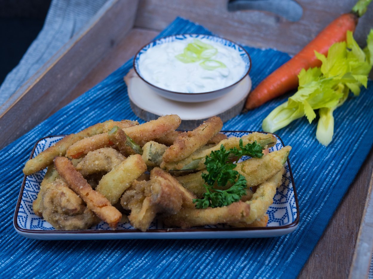 Smažené kousky zeleniny s česnekovým dipem v Tefal ActiFry – recept od Ondřeje Slaniny