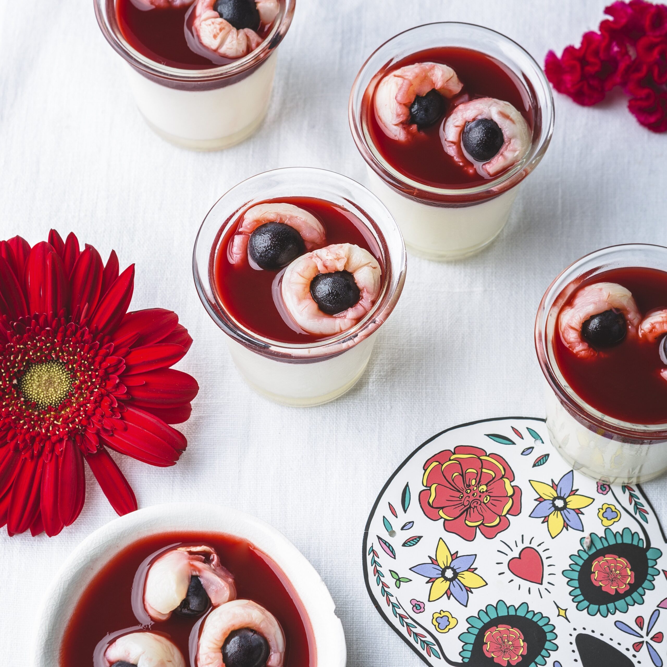 Panna cotta „Oční bulvy“ – Jednoduché halloweenské recepty pro děti v hrnci Tefal Cook4Me+