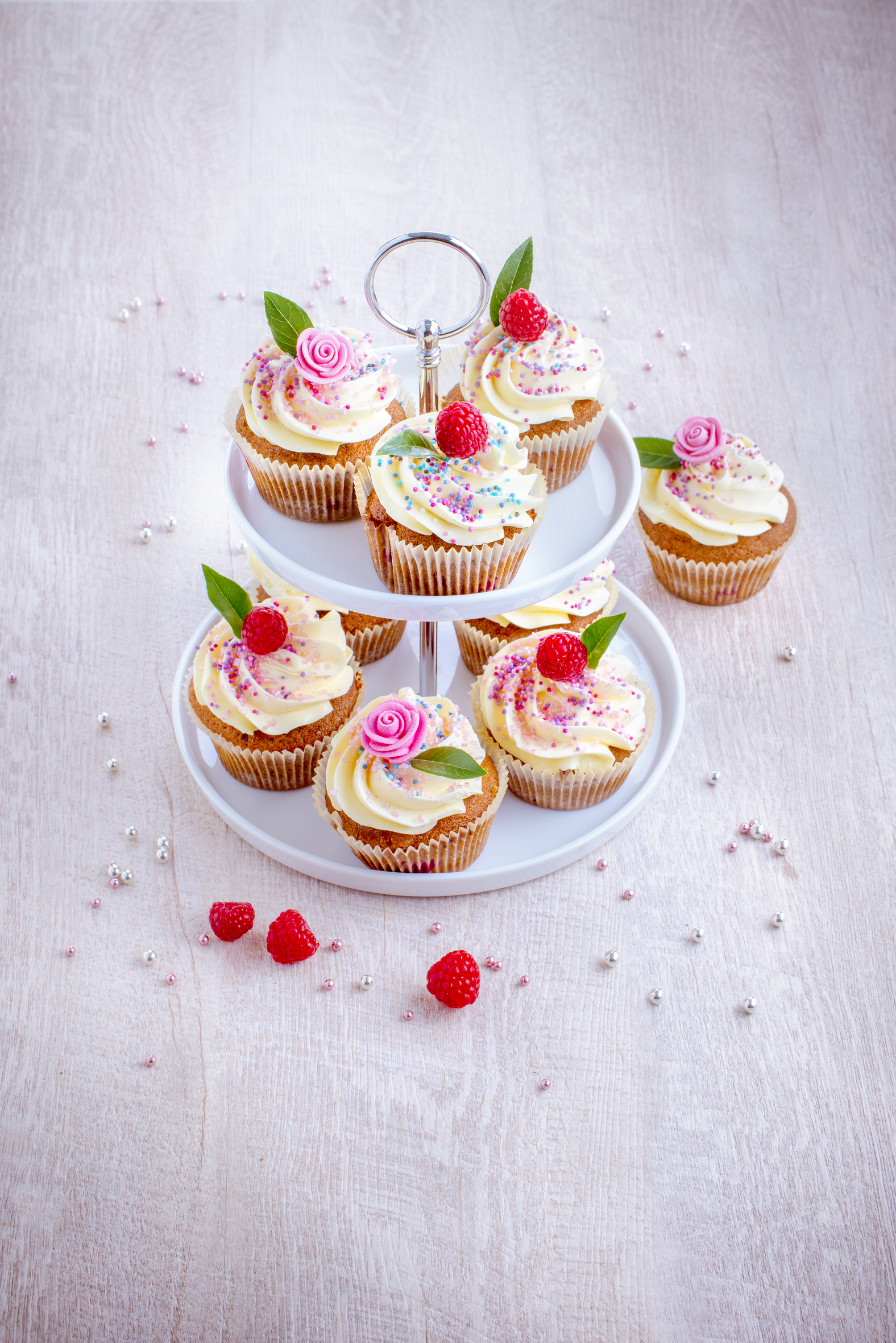 Slavnostní cupcaky s malinami a bílou čokoládou – recept pro Masterchef Grande QB813