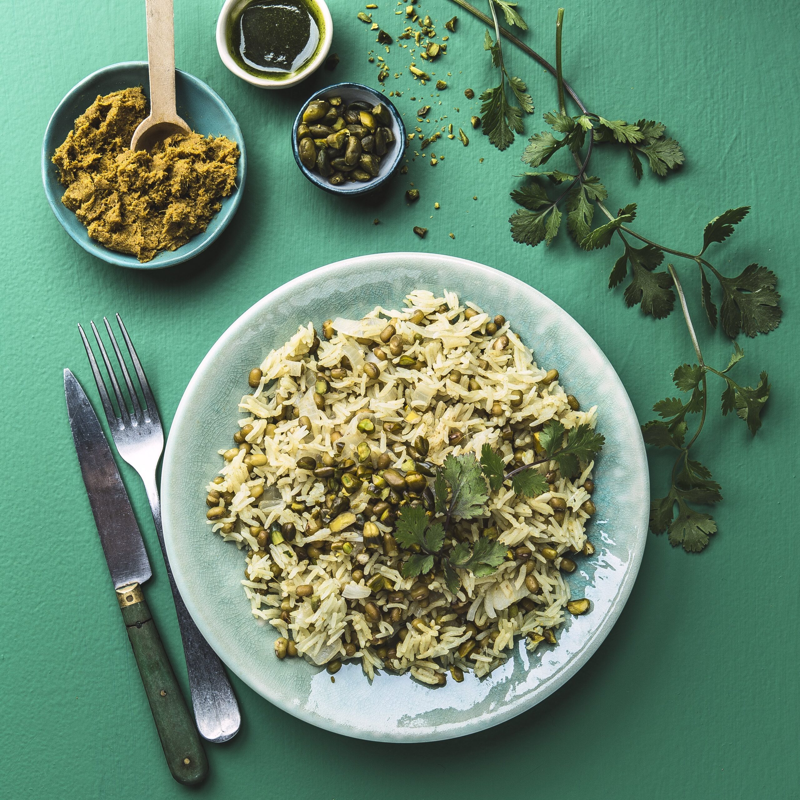 Veganské zelené kari s mungo fazolkami a pistáciemi – recept pro chytrý multifunkční hrnec Tefal Cook4me+ CY8511