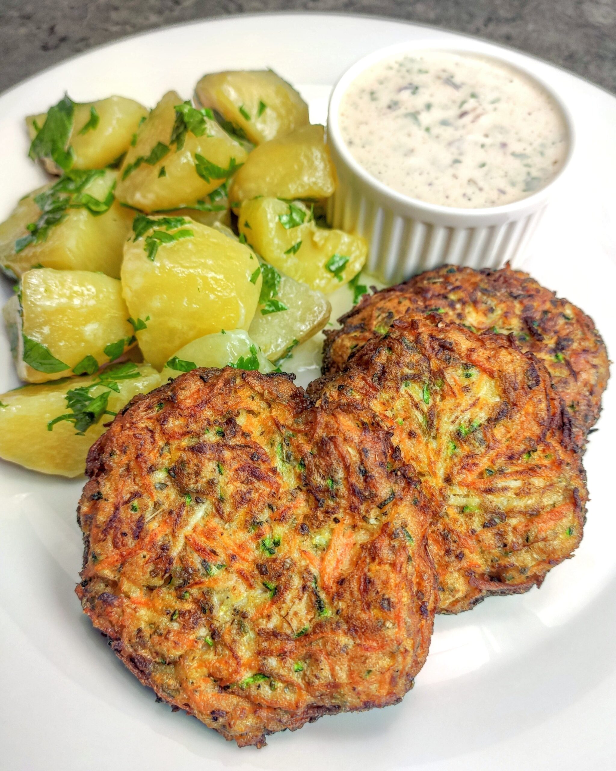 Zeleninové placičky s tatarskou omáčkou a bramborem – recept od @davidvkuchyni pro tyčový mixér Infiny Force Pro 5v1