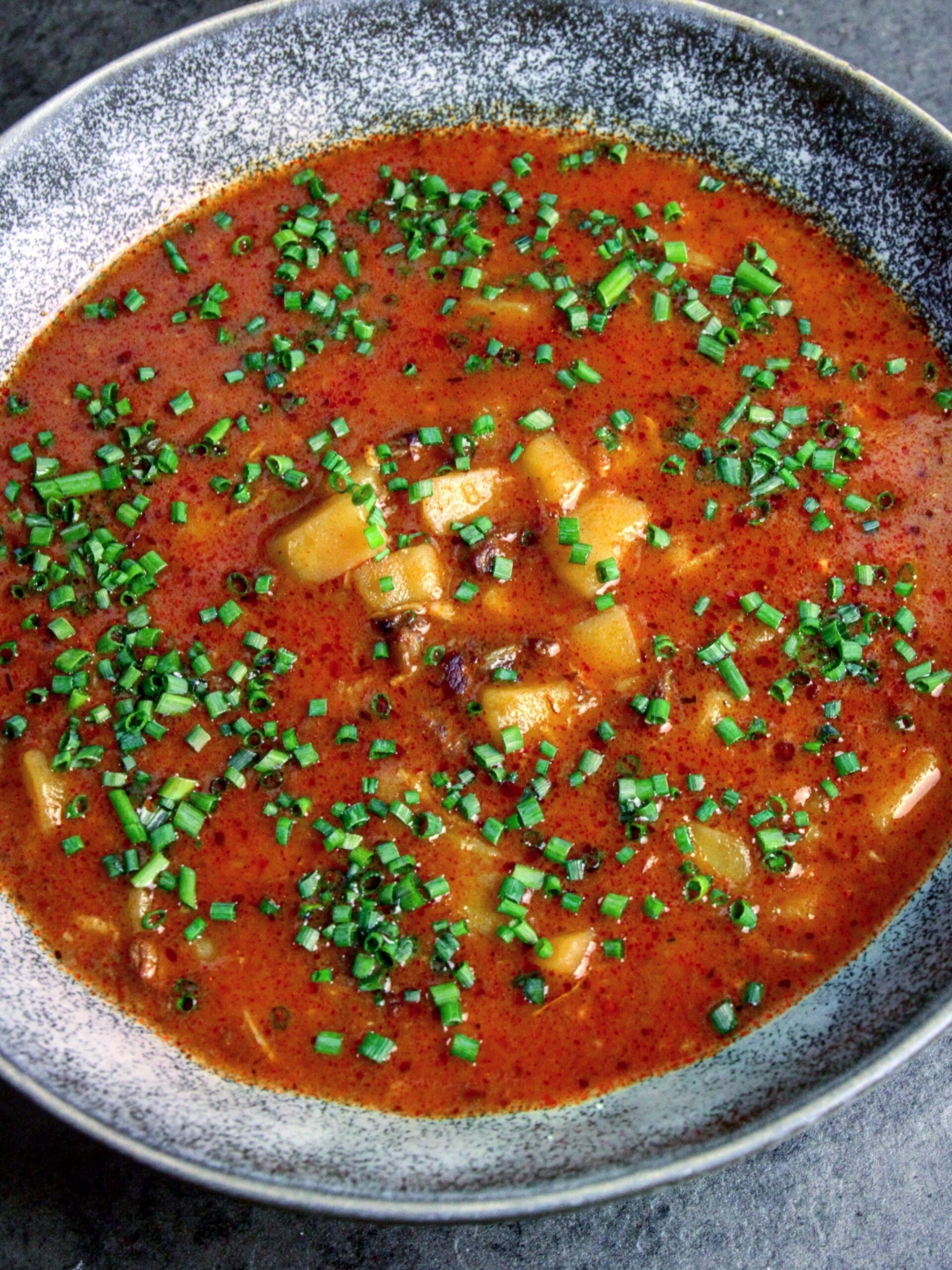 Gulášová polévka – recept od @davidvkuchyni pro chytrý multifunkční hrnec Tefal Cook4me+ CY8511