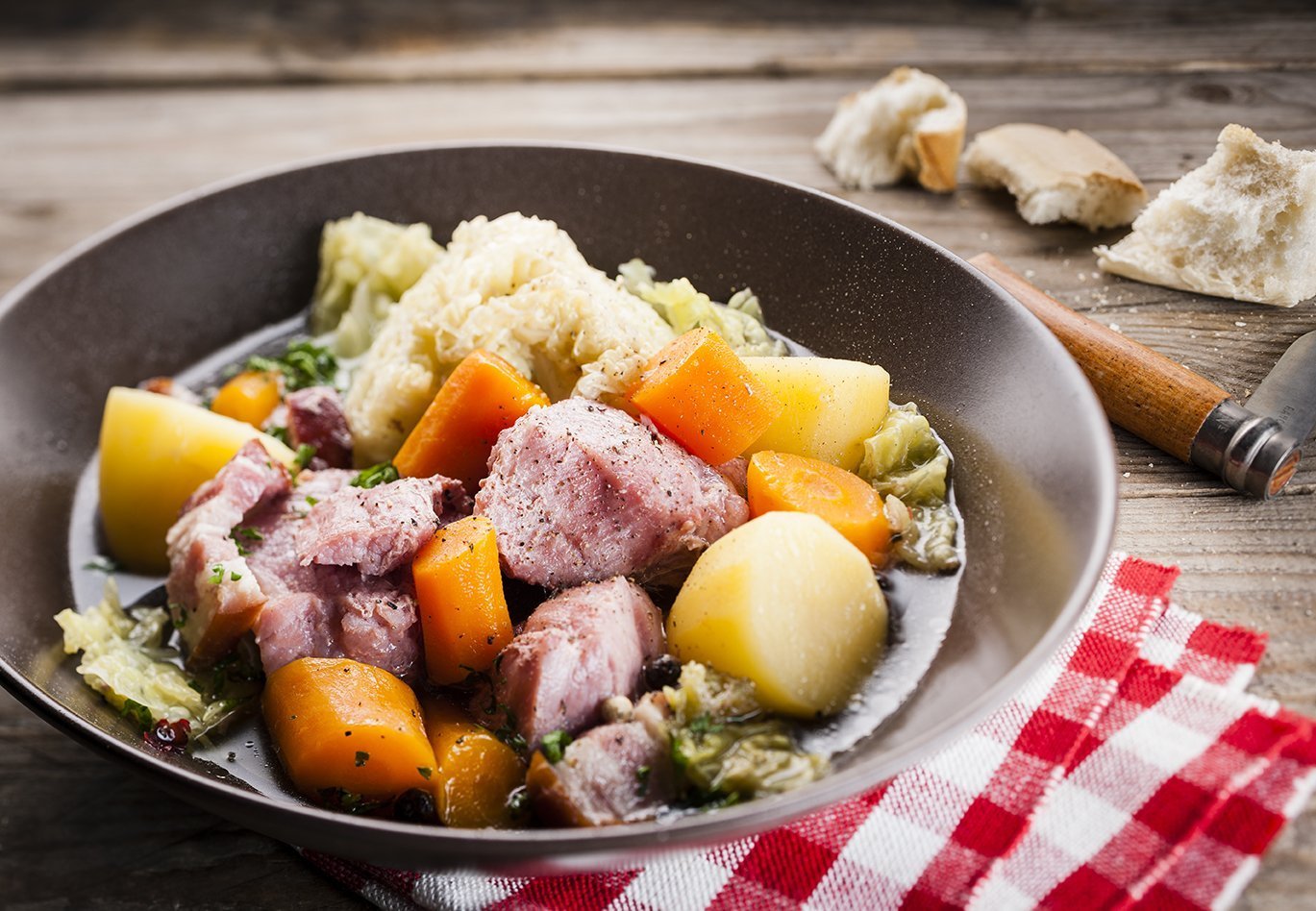 Tradiční dušené maso se zelím – recept v chytrém multifunkčním hrnci Tefal Cook4me+ CY851