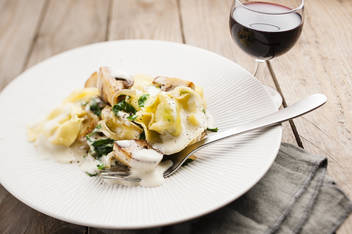 Špenátové plněné těstoviny tortellini – recept v chytrém multifunkčním hrnci Tefal Cook4me+