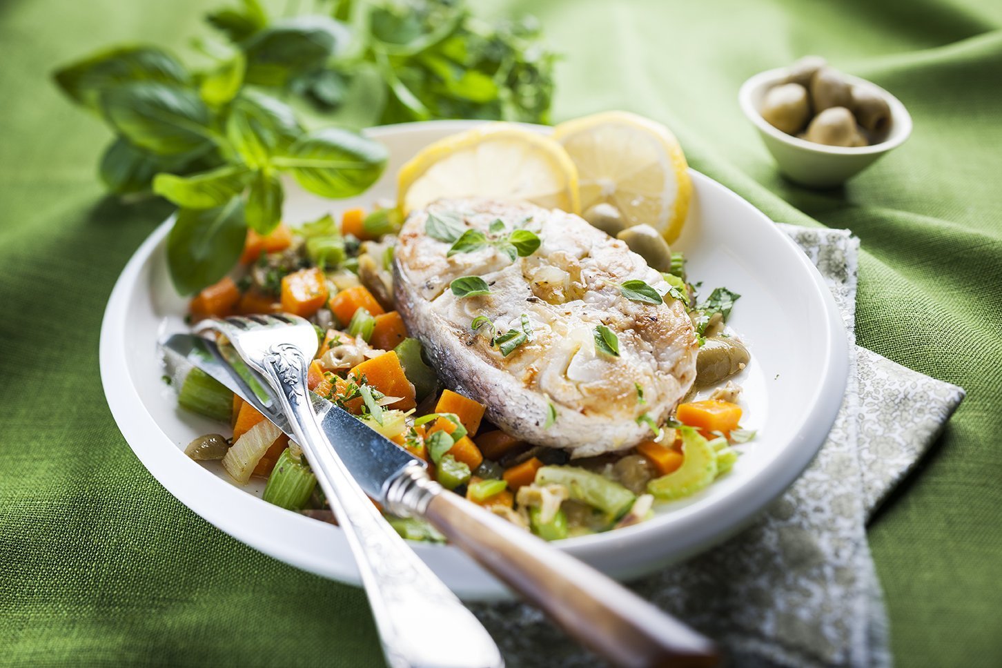 Šťavnatý pstruh s bylinkovým sofritem – recept v chytrém multifunkčním hrnci Tefal Cook4me+