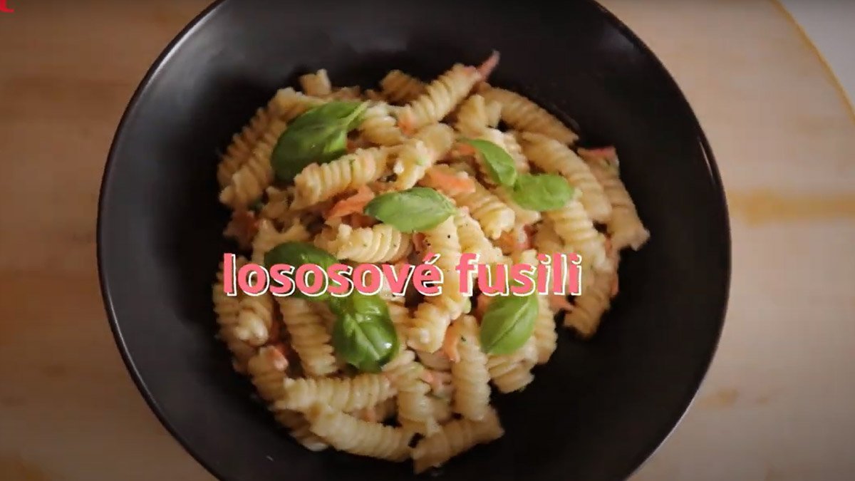 Lososové fusilli – těstoviny fusilli s lososem a cuketou – recepty pro děti v Tefal Cook4me+ / Ondřej a Ondřej Slanina