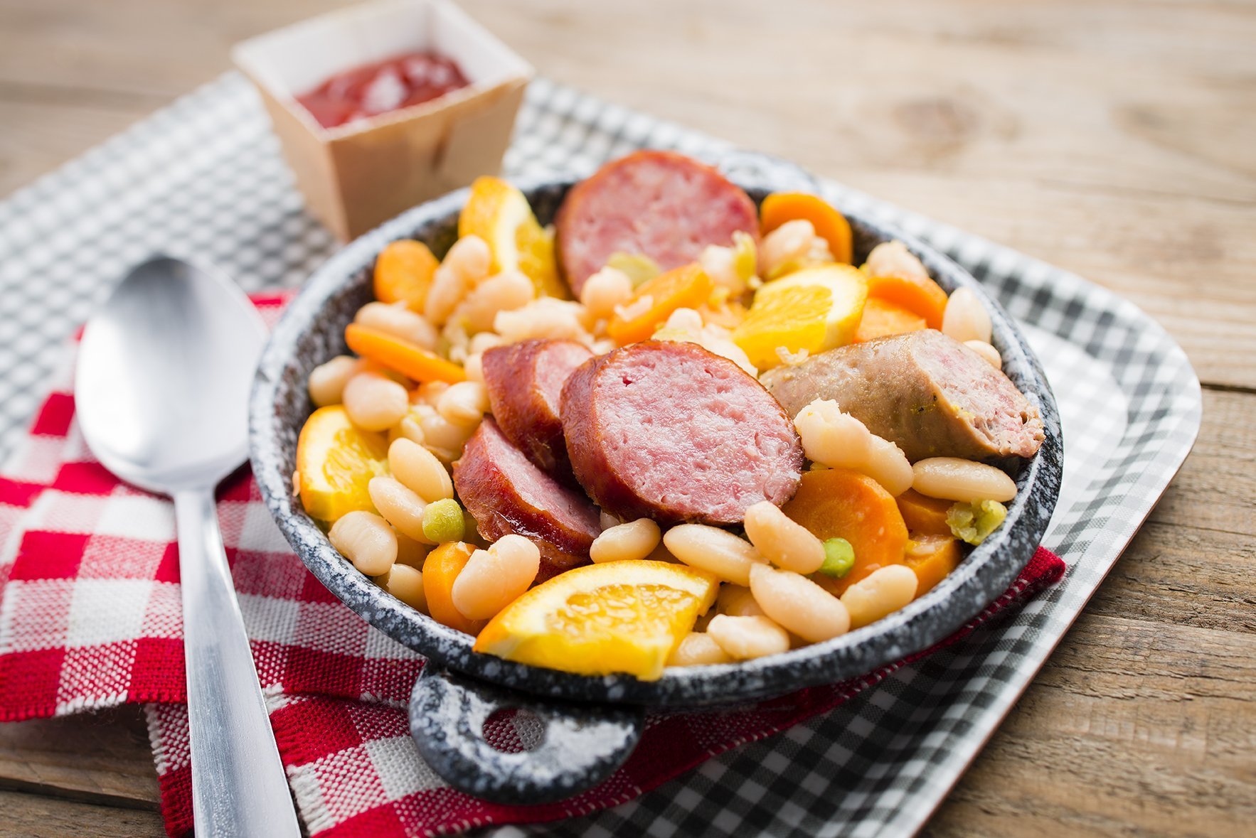 Francouzské ragú s klobásou a fazolemi – recept v chytrém multifunkčním hrnci Tefal Cook4me+