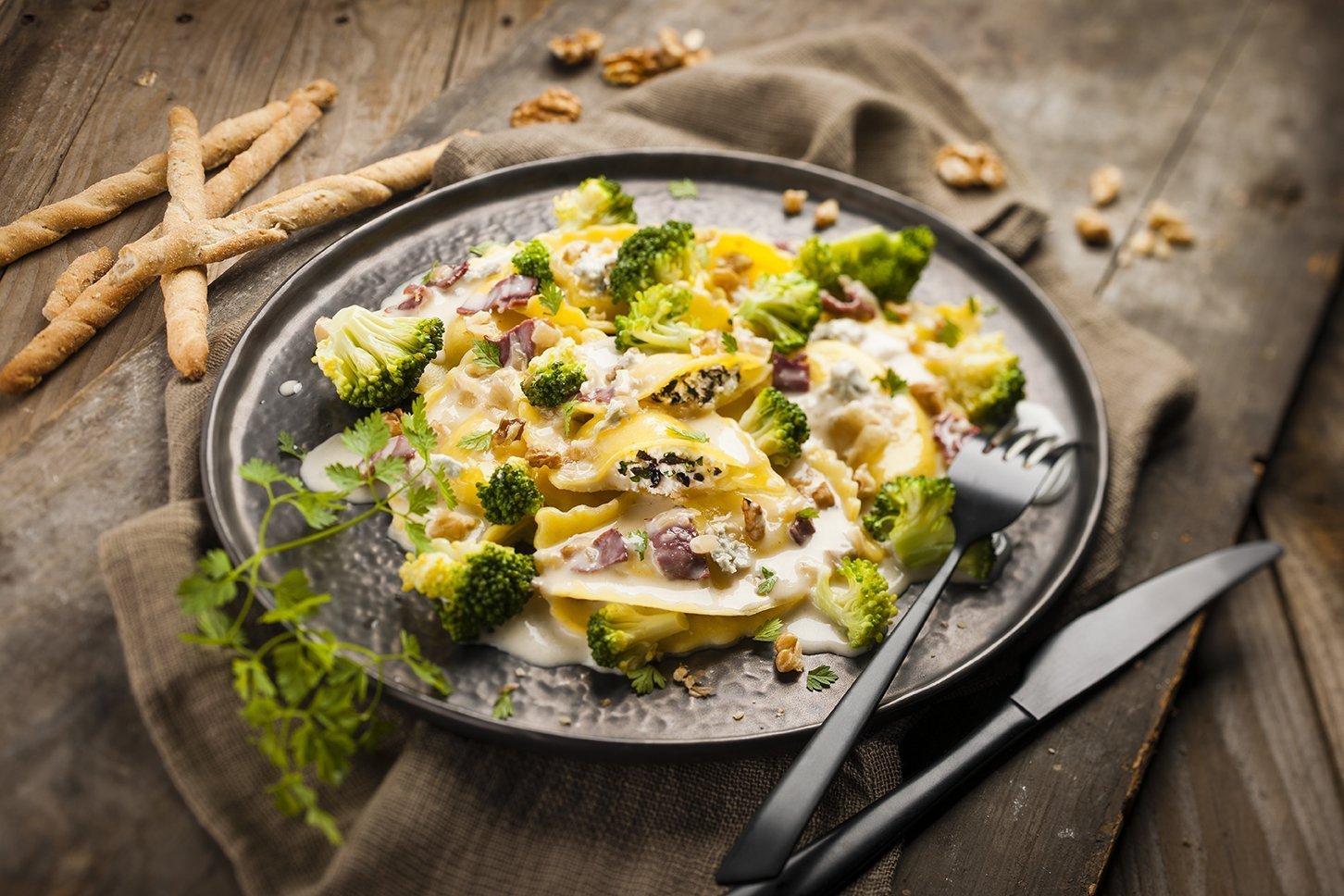 Ravioli s uzenou kachnou, vlašskými ořechy a gorgonzolou – recept v chytrém multifunkčním hrnci Tefal Cook4me+