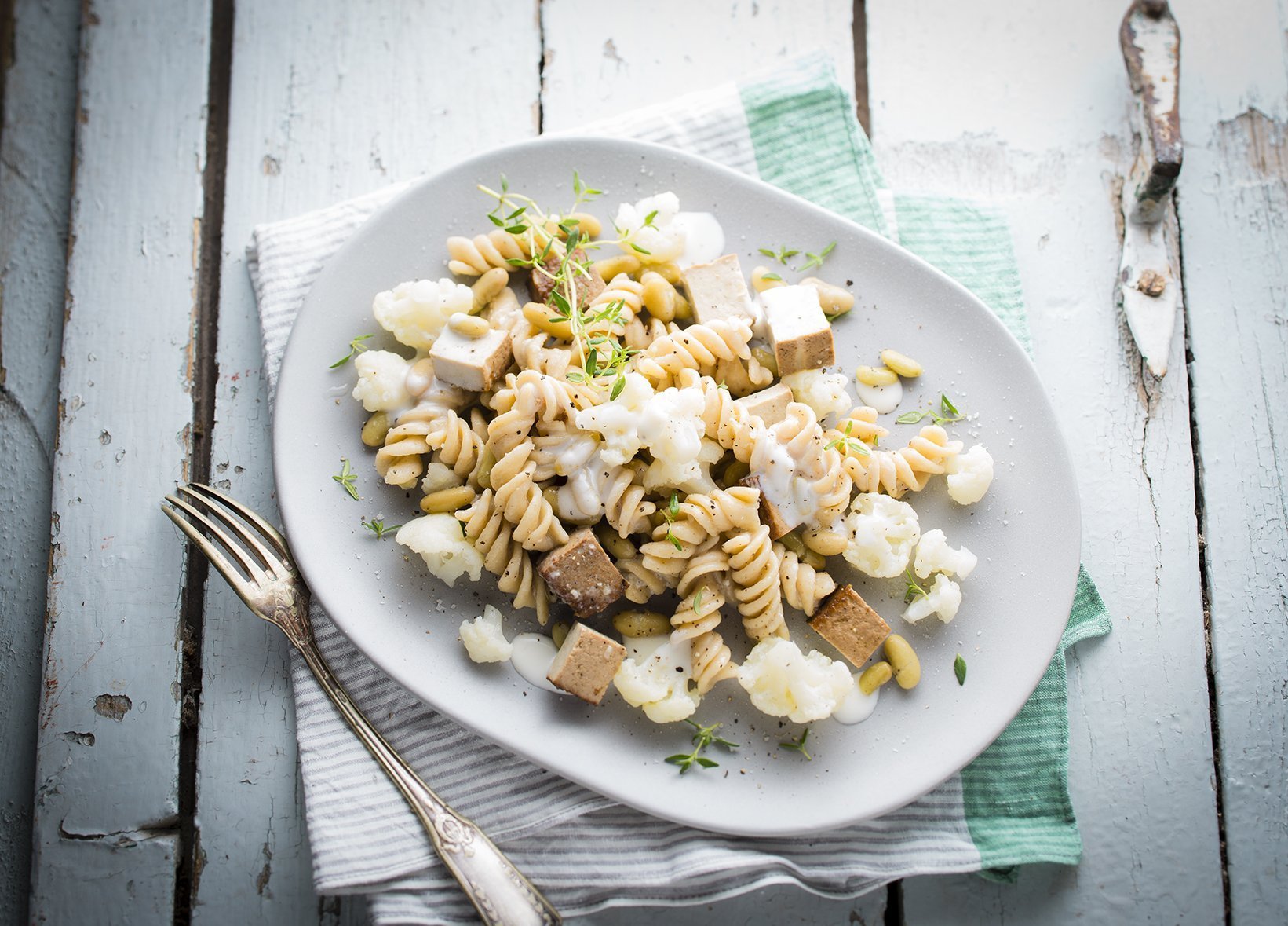 Celozrnné těstoviny s uzeným tofu – recept v chytrém multifunkčním hrnci Tefal Cook4me+