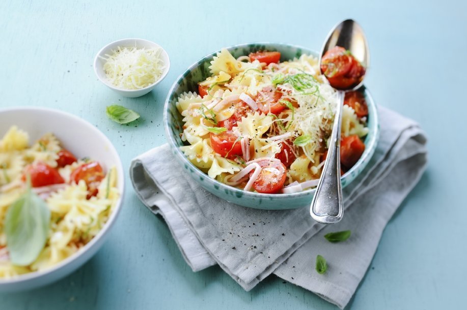 Těstovinový salát se šunkou a rajčaty – recept v chytrém multifunkčním hrnci Tefal Cook4me+ CY8511