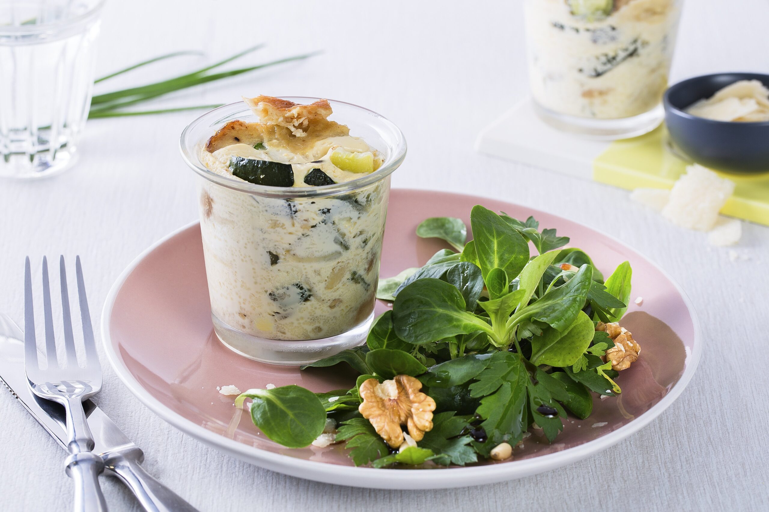 Cukkinis, parmezános bundáskenyér – a Tefal Cook4me+ CY8511 intelligens multifunkciós készülék receptje