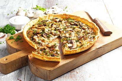 Flambovaný žampionový koláč – recept pro varný kuchyňský robot Tefal Click and Cook