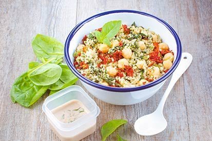 Salát z quinoy se špenátem – recept pro varný kuchyňský robot Tefal Click and Cook