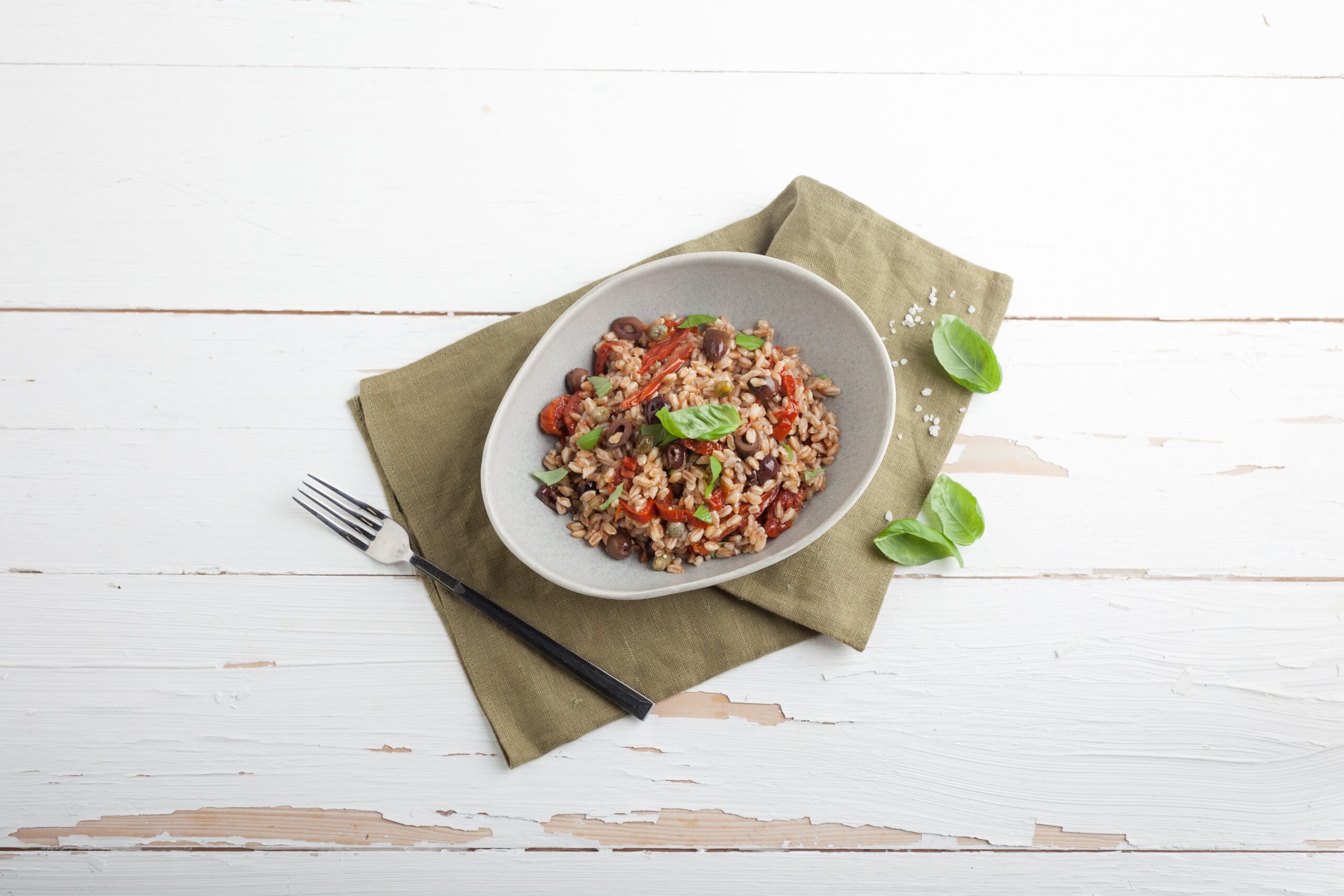 Salát z ječných krup se sušenými rajčaty a olivami – recept pro varný kuchyňský robot Tefal Click and Cook