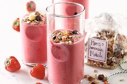 Jogurtové smoothie s lesními plody a ceráliemi – recept pro varný kuchyňský robot Tefal Click and Cook