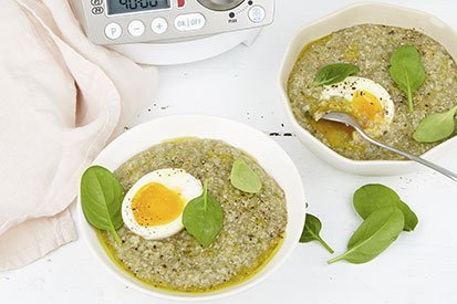 Špenátová polévka s vejcem na hniličku – recept pro varný kuchyňský robot Tefal Click and Cook