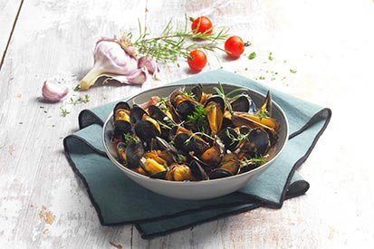 Slávky s rajčaty a česnekem – recept pro varný kuchyňský robot Tefal Click and Cook