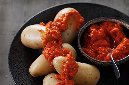 Brambory s pikantní omáčkou – recept pro varný kuchyňský robot Tefal Click and Cook