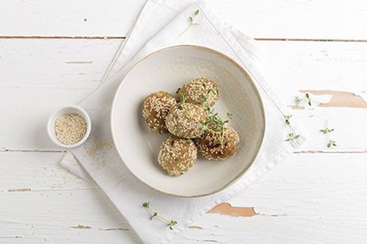 Vegetariánské lilkové karbanátky s tymiánem a sezamovými semínky – recept pro varný kuchyňský robot Tefal Click and Cook