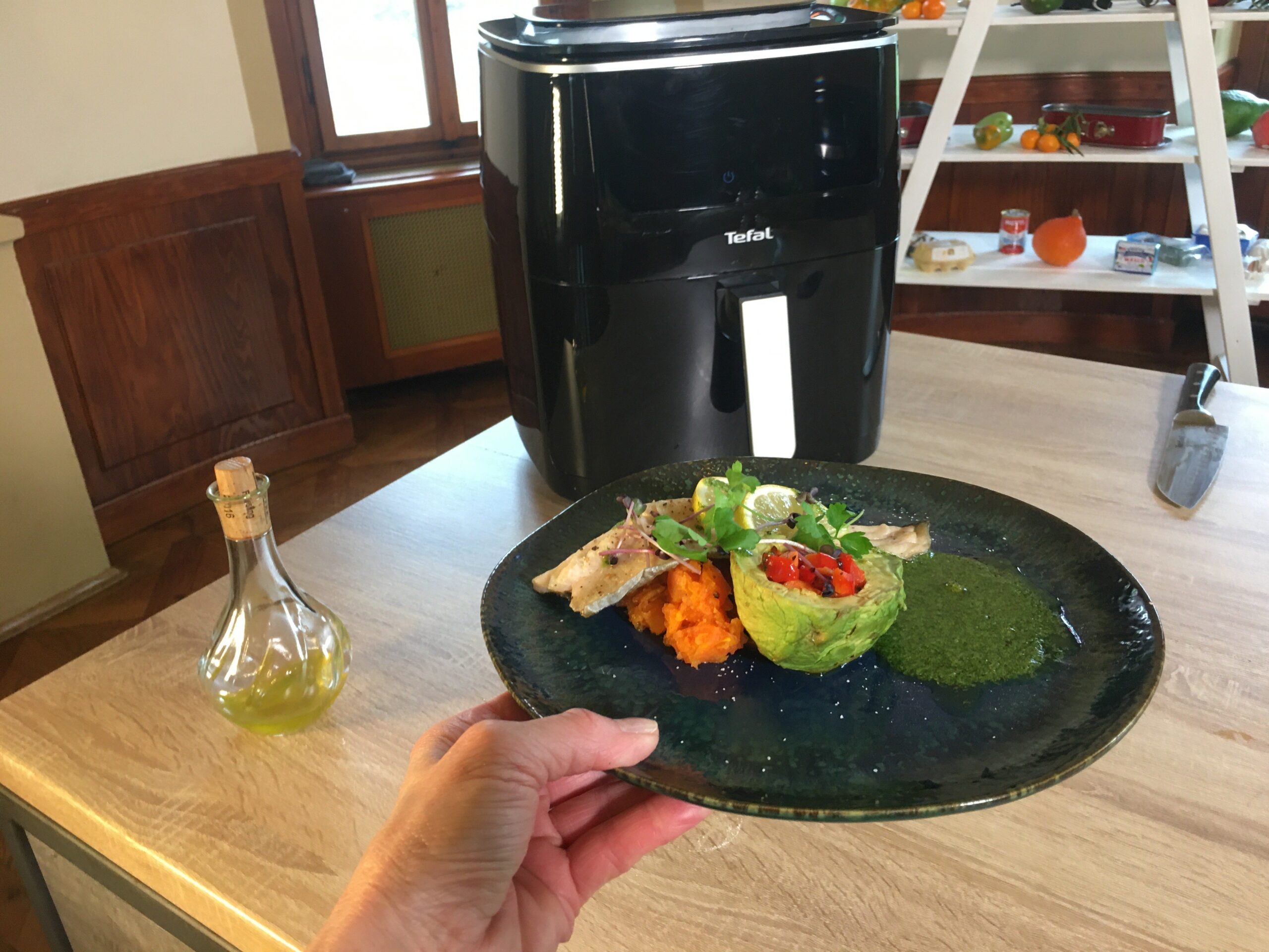 Filet ze pstruha, zapečené avokádo se zeleninou, rozmačkaná mrkev, bylinkový olej #tefalfitmenu