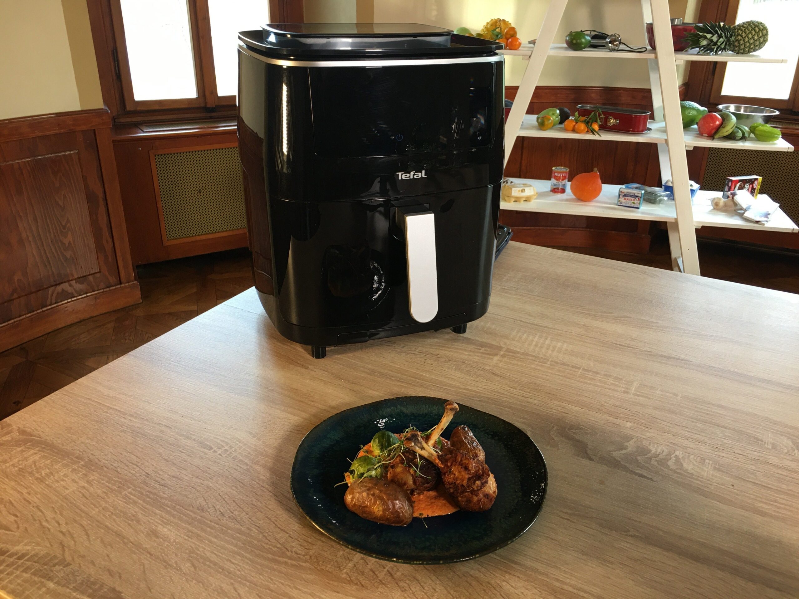 Grilované kuřecí paličky, růžičková kapusta s bylinkami, pečené brambory, omáčka z červené papriky #tefalfitmenu