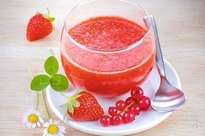 Jahodovo-rybízová polévka – recept pro varný kuchyňský robot Tefal Click and Cook