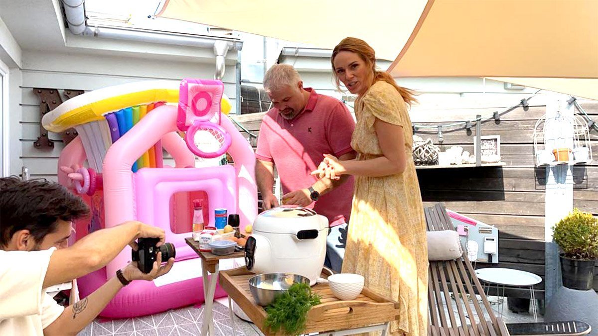 Kuchař Pepa Nemrava vaří oběd na návštěvě u Nikol Moravcové v chytrém hrnci Cook4me+