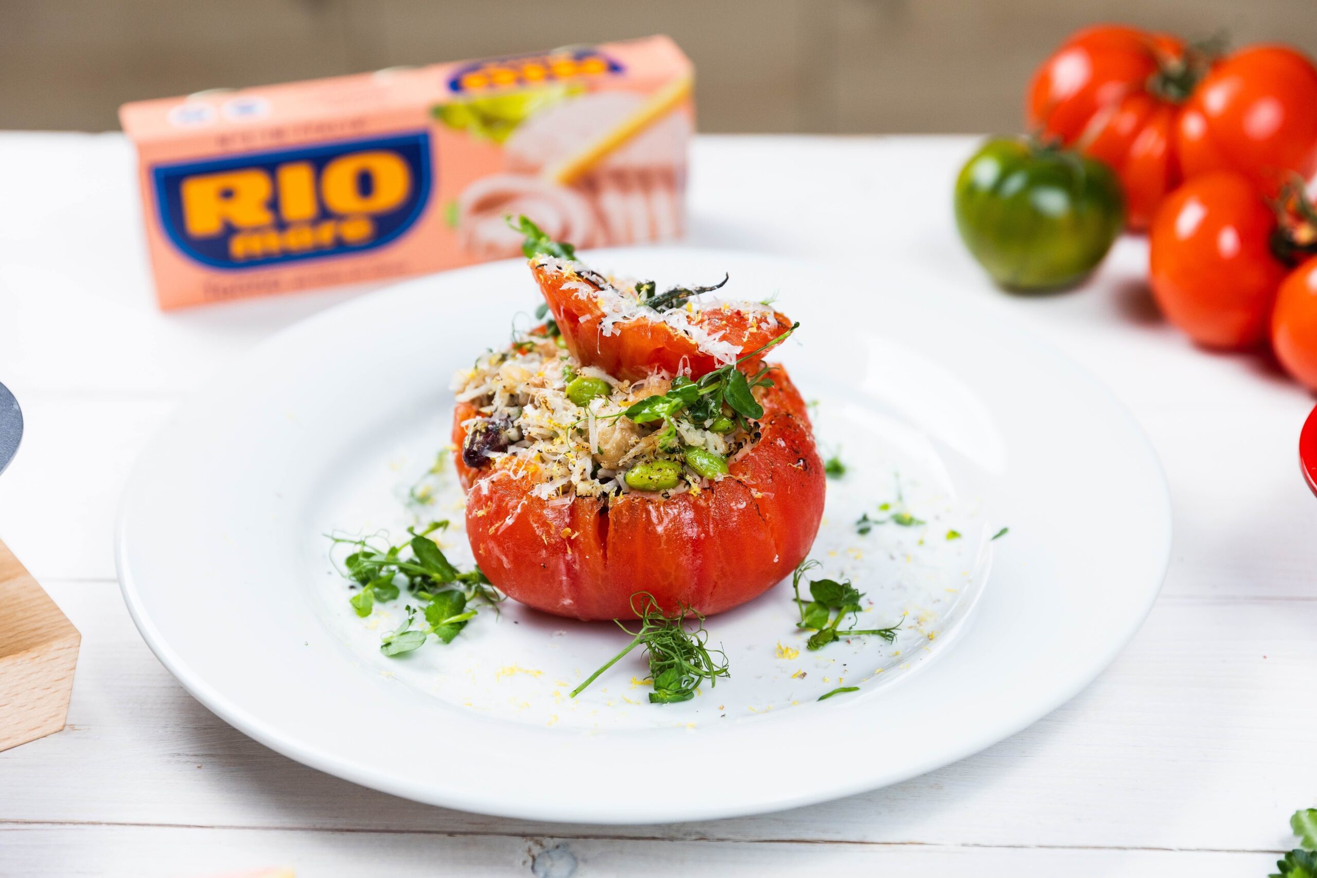 PLNĚNÁ RAJČATA – Tuňák Rio Mare v olivovém oleji, Basmati rýže, piniové ořechy