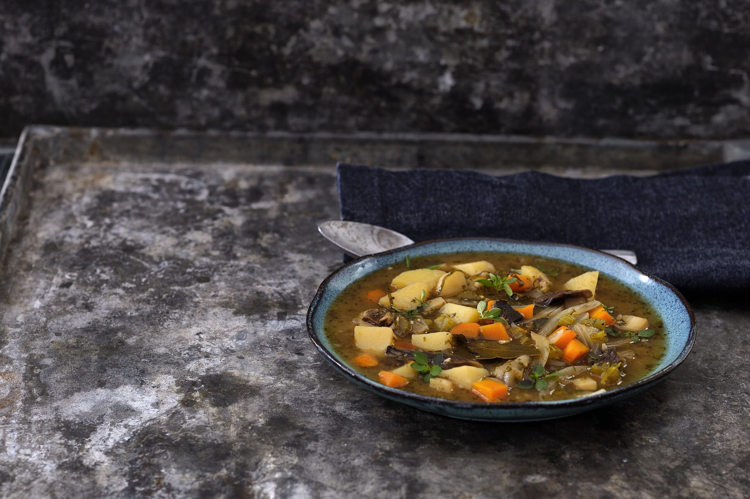 Bramborová polévka – recept od šéfkuchaře Ondřeje Slaniny v multifunkčním hrnci All in One Pot