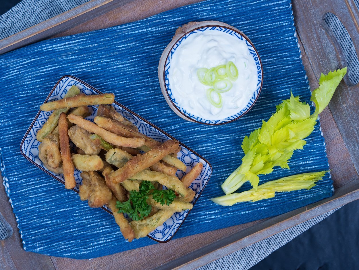 Smažené kousky zeleniny s česnekovým dipem – recept od šéfkuchaře Ondřeje Slaniny pro Tefal Actifry