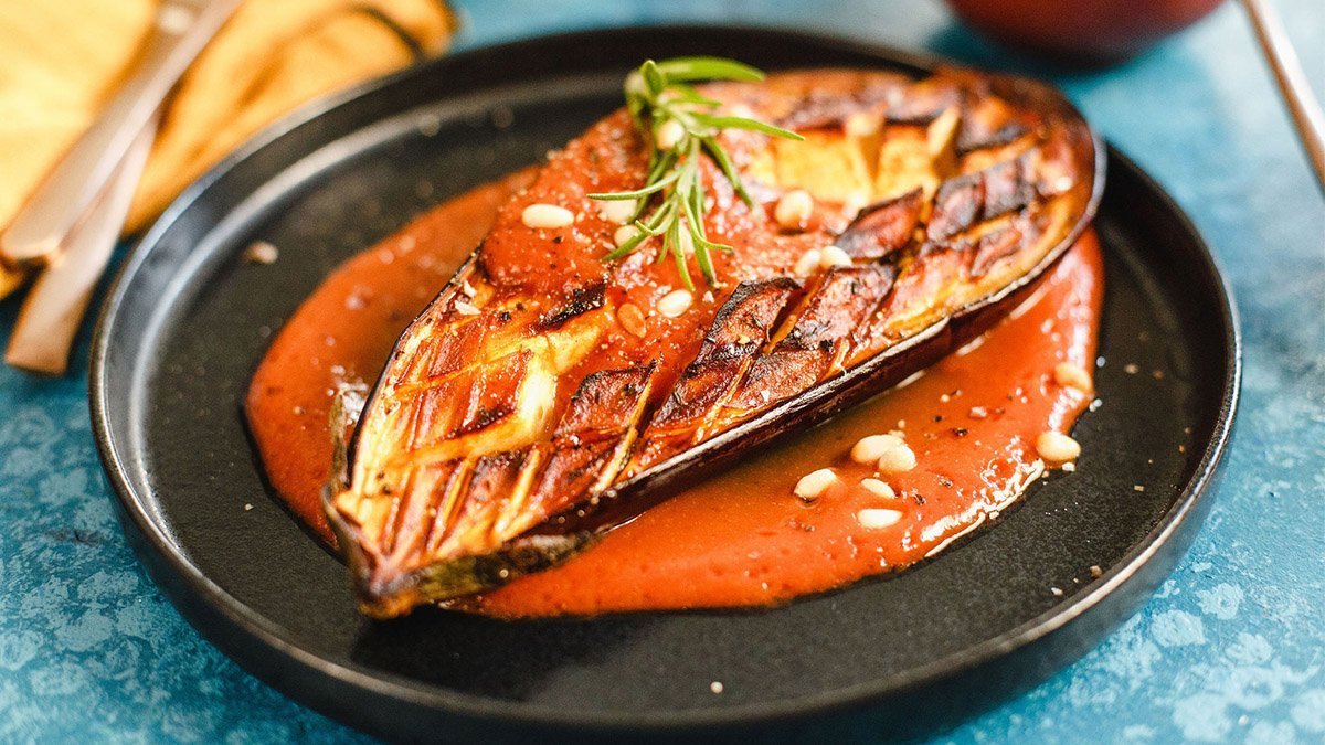 Sült padlizsán fűszeres paradicsomszósszal