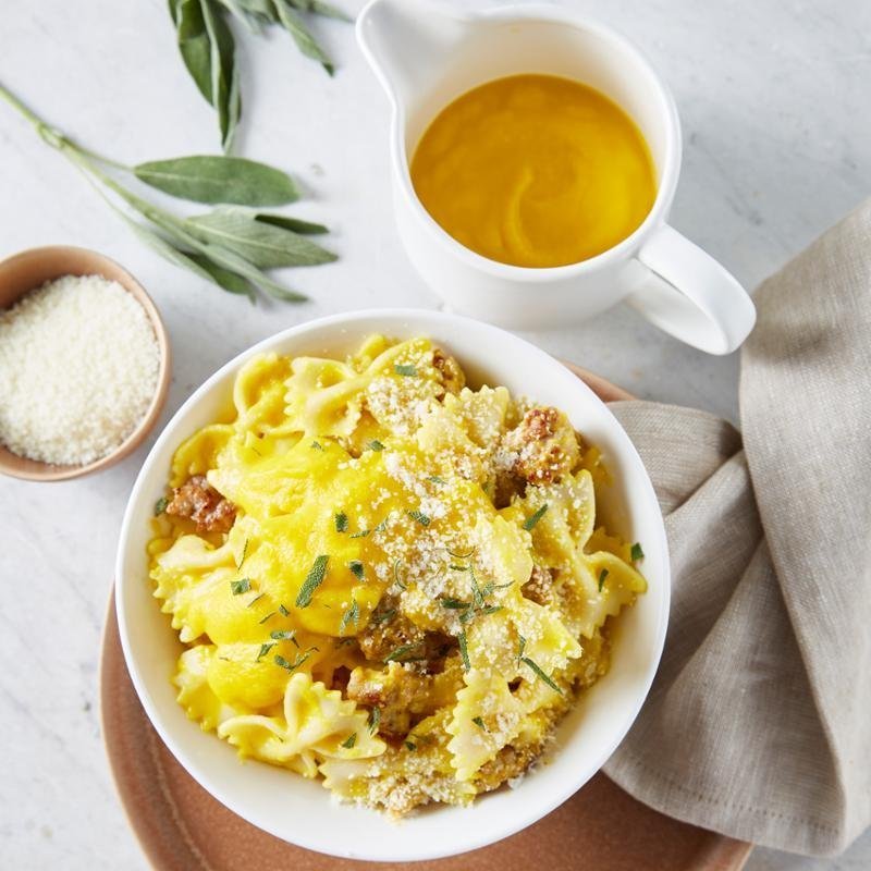 Těstoviny z máslové dýně s klobásou – podzimní a halloweenský recept pro stolní mixér Perfectmix Cook