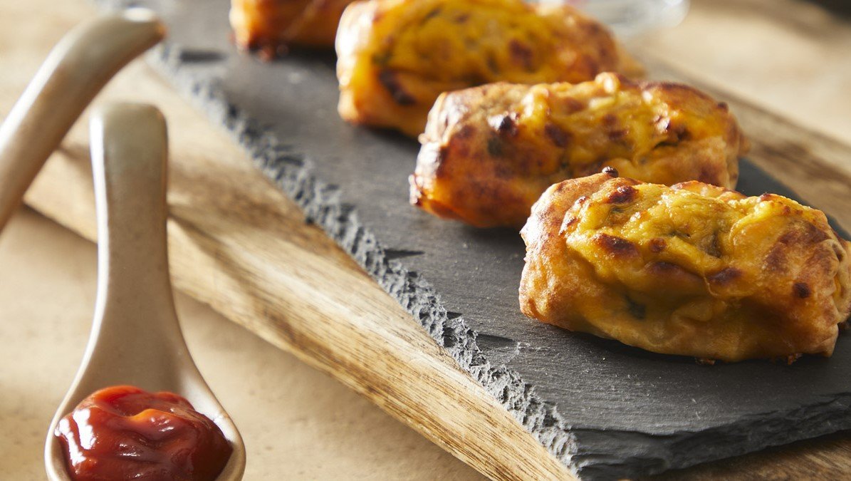 Cheeseburgerové jarní závitky – valentýnský recept pro horkovzdušnou fritézu Tefal Easy Fry&Grill 2in1 Precision