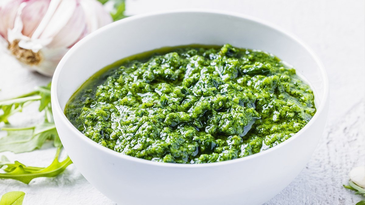 Bazalkové pesto s oříšky – recept pro tyčový mixér Infiny Force Pro 5v1