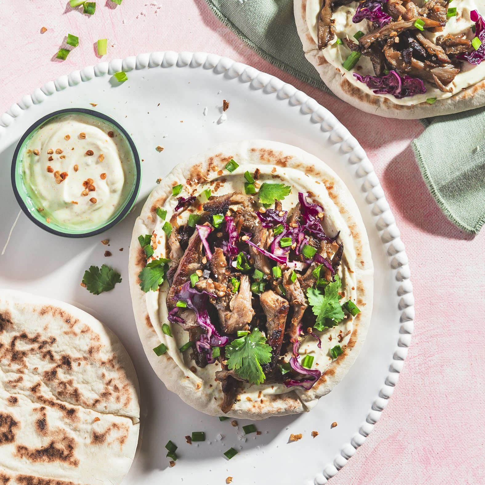 Vegetáriánus pita kenyerek gombás shawarma-val