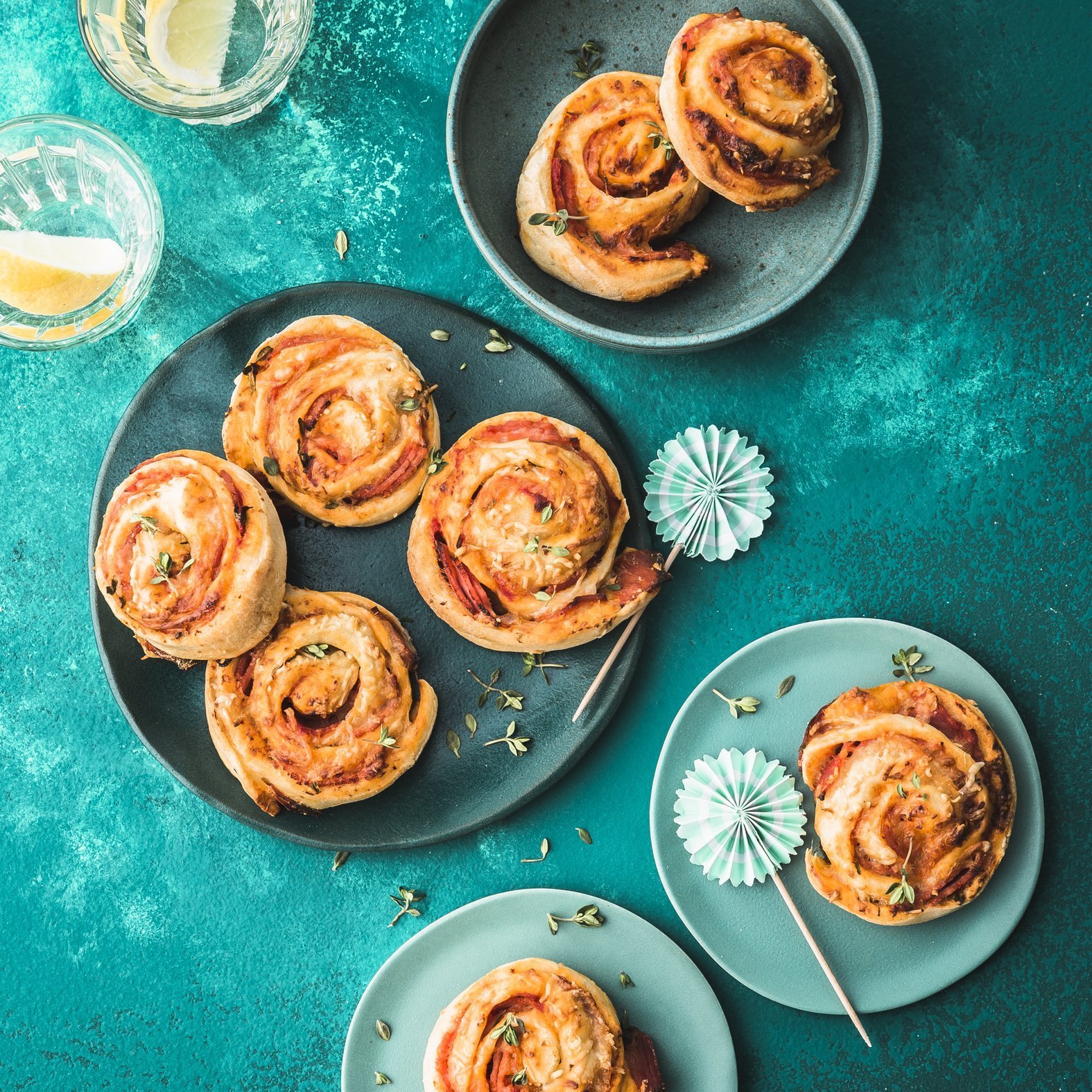 Pizza šneci z listového těsta – recept v horkovzdušné fritéze Tefal Easy Fry & Grill 2v1 XXL