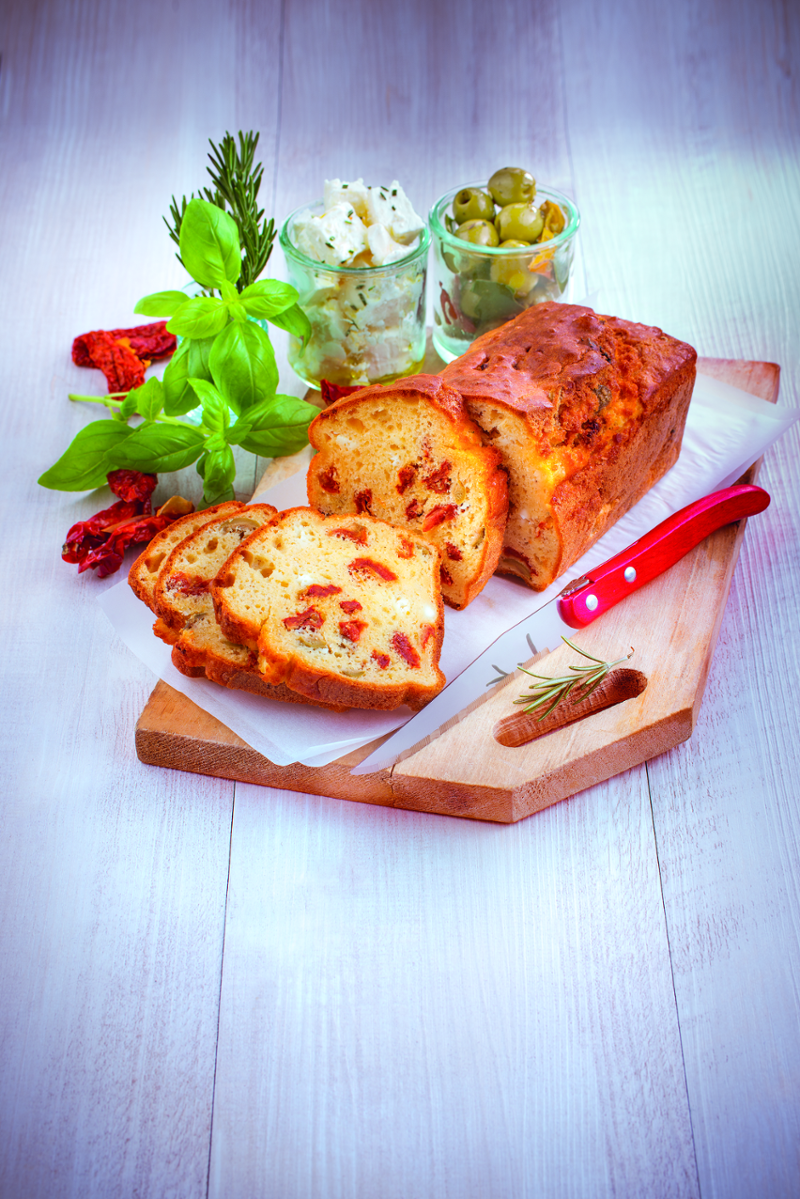 Napon szárított paradicsom, olívabogyó és feta torta – A Tefal Coach Black QB900838 konyhai robotgép receptje