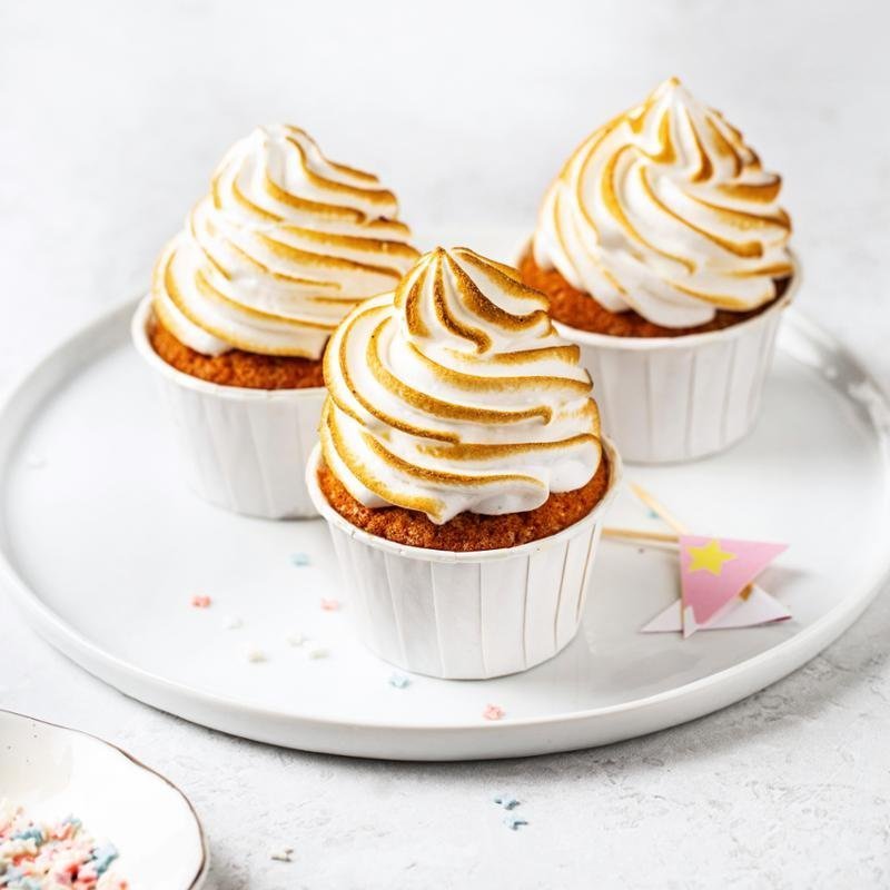 robot_meringue cupcakes.jpg