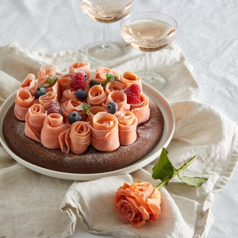 Kytice palačinkových růží s čokoládovou palačinkou.jpg