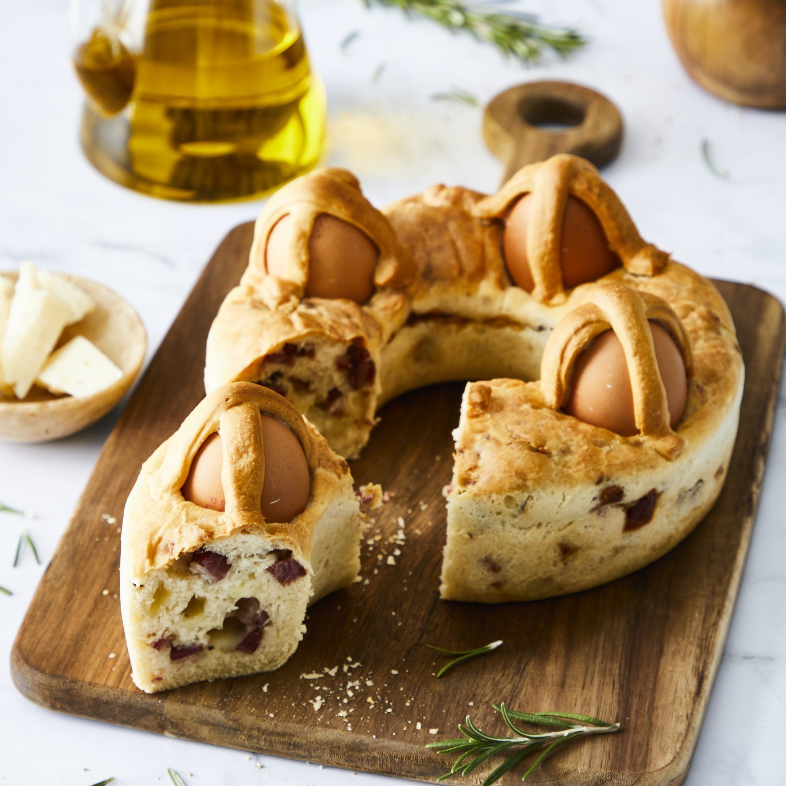 Casatiello chléb se šunkou.jpg