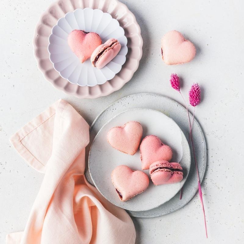 Makronky ve tvaru růžových srdíček.jpg