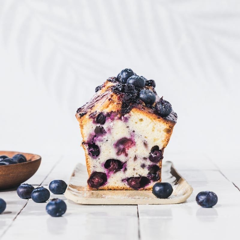 Jogurtový dort s borůvkami a limetkou.jpg