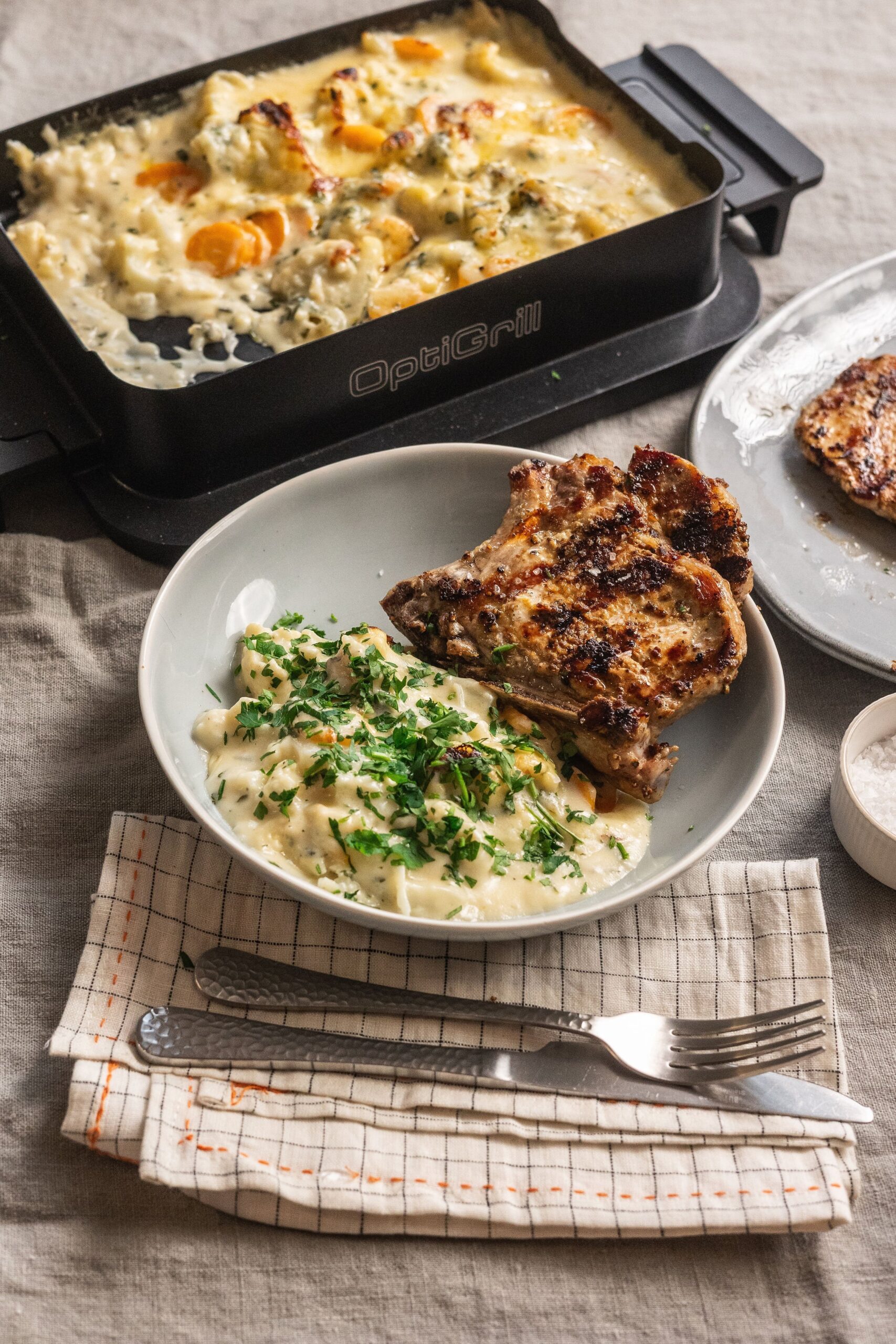 Grilovaná kotleta se zapečeným květákem – Elektrický gril Tefal OptiGrill 4v1 Inox GC774D30 – recept od Dory