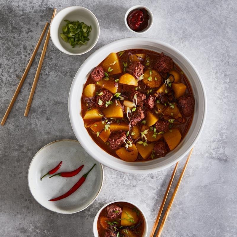 Polévka ze spamu a brambor (Spam Gamja Jjigae) – korejský recept pro varný mixér Tefal Perfectmix Cook