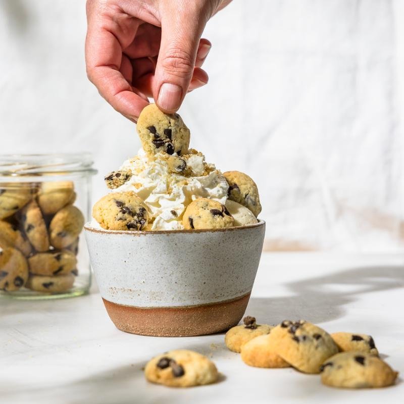 Mini čokoládové sušenky (na zdobení zmrzliny) – Zdravá horkovzdušná fritéza 3 v 1 EASY FRY & STEAM FW201