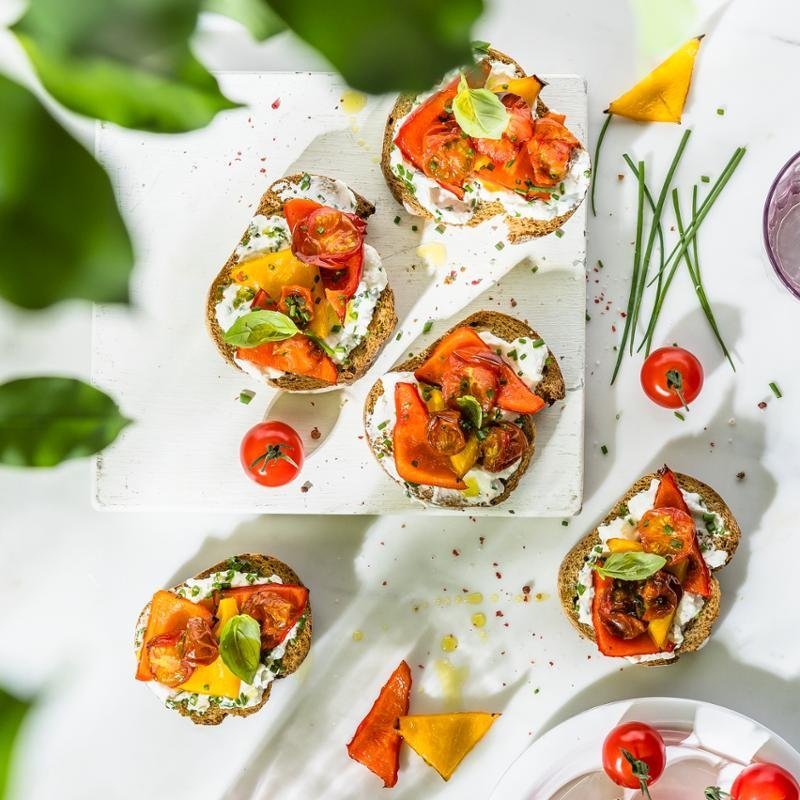 Bruschetta s červenou a žlutou paprikou – Zdravá horkovzdušná fritéza 3 v 1 EASY FRY & STEAM FW201